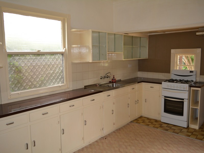 417 Tor Street, Newtown QLD 4350