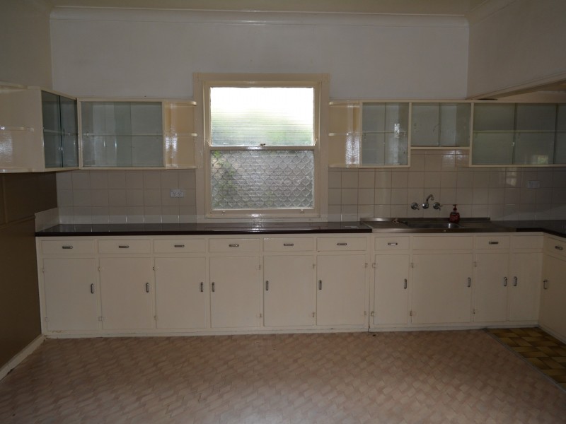 417 Tor Street, Newtown QLD 4350