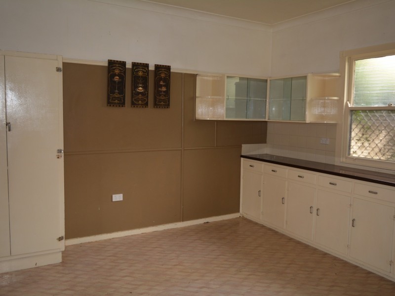 417 Tor Street, Newtown QLD 4350