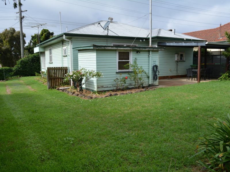 417 Tor Street, Newtown QLD 4350