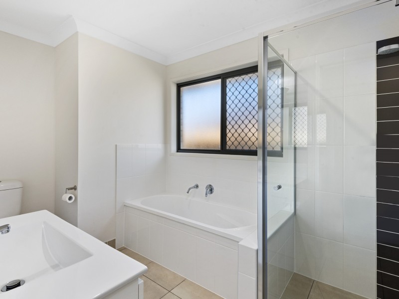 2/12 Serengetti Street, Glenvale QLD 4350