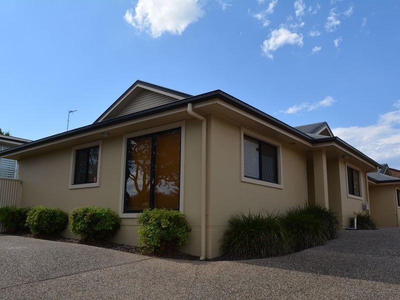 1/301B James Street, Newtown QLD 4350