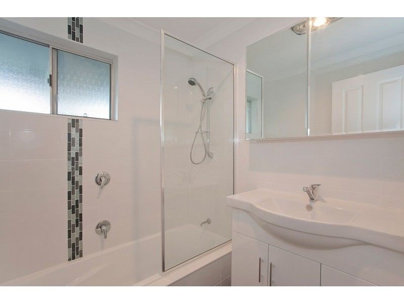 2/22 Whichello Street, Newtown QLD 4350