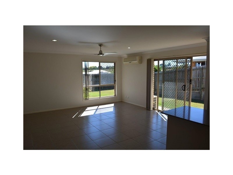 2/19 Winning Street, Glenvale QLD 4350