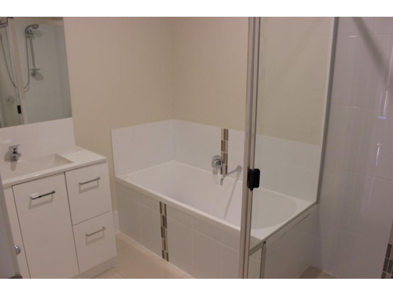 1/10 Weebah Place, Cambooya QLD 4358