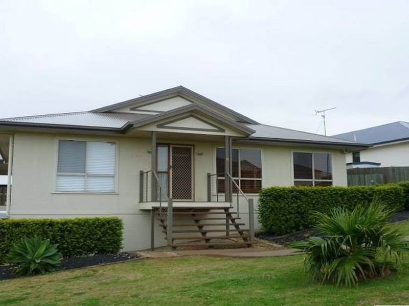 13 Dodson Crescent, Mount Kynoch QLD 4350