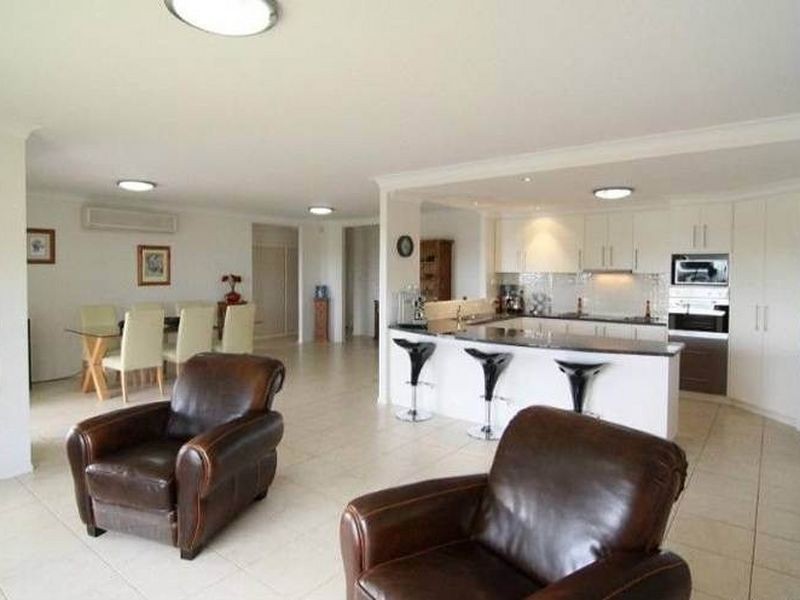 13 Dodson Crescent, Mount Kynoch QLD 4350