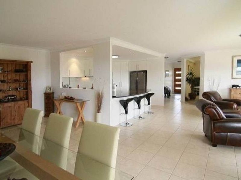 13 Dodson Crescent, Mount Kynoch QLD 4350