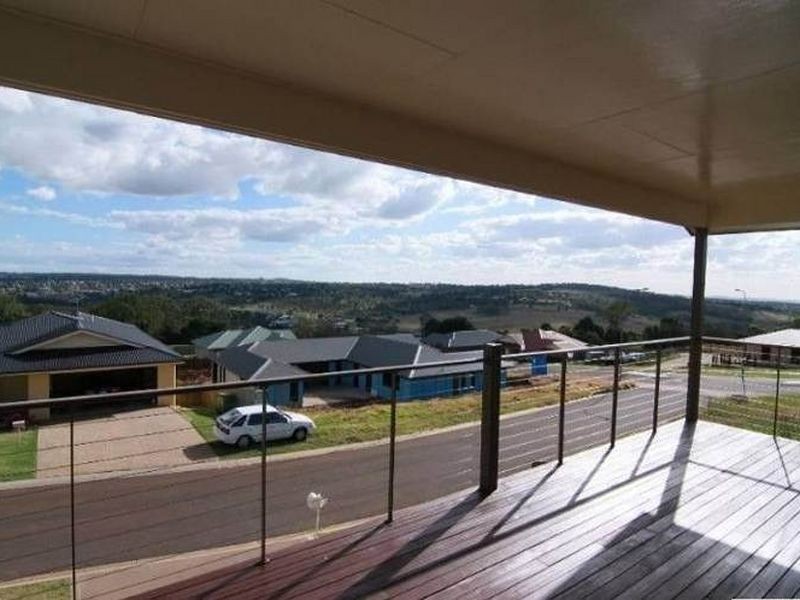 13 Dodson Crescent, Mount Kynoch QLD 4350