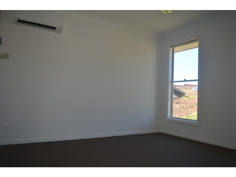 6 Downs Street, Glenvale QLD 4350