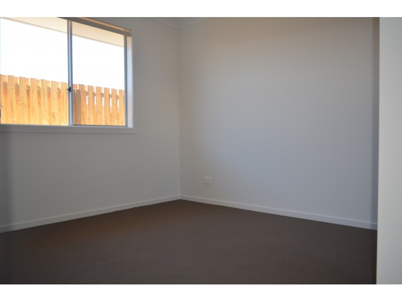 6 Downs Street, Glenvale QLD 4350