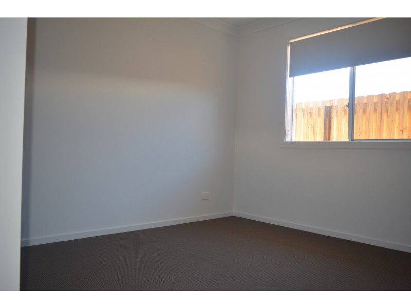 6 Downs Street, Glenvale QLD 4350