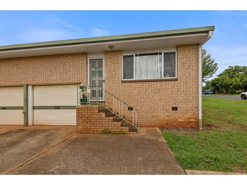 45 Champagne Crescent, Wilsonton Heights QLD 4350