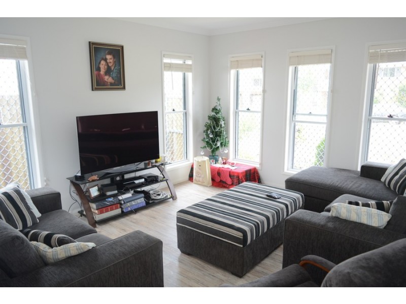 2/15 Henry Street, Mount Lofty QLD 4350