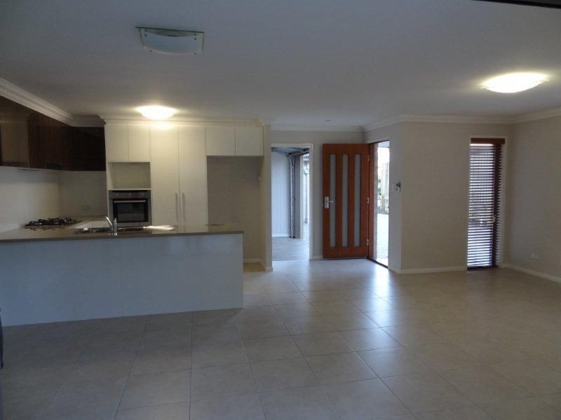 8/77 Bouganvillea Drive, Middle Ridge QLD 4350