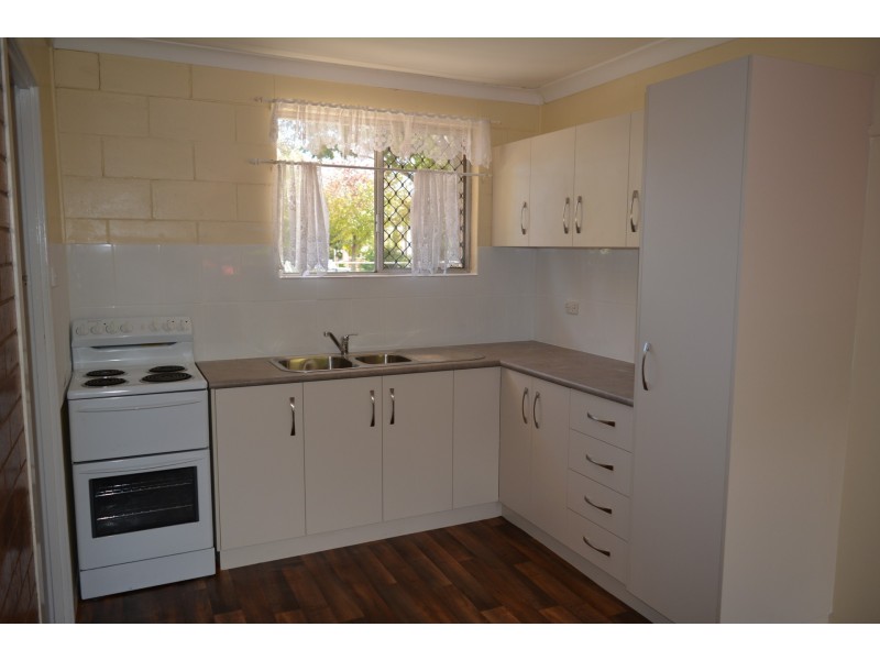 1/348 South Street, Harristown QLD 4350
