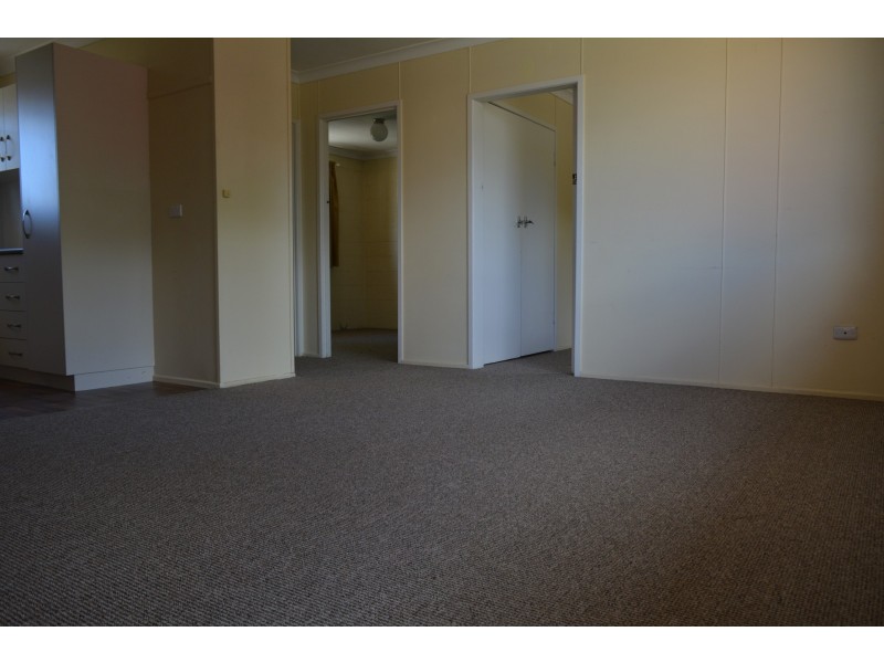 1/348 South Street, Harristown QLD 4350