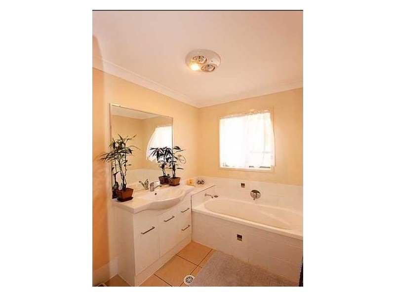 3 Cuttaburra Crescent, Glenvale QLD 4350
