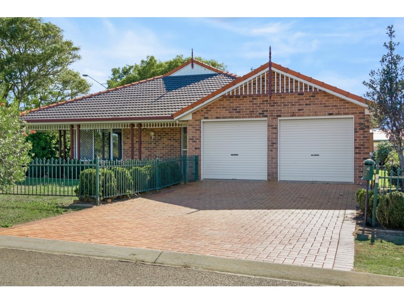 17 Heather Street, Kearneys Spring QLD 4350