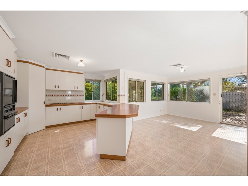 17 Heather Street, Kearneys Spring QLD 4350