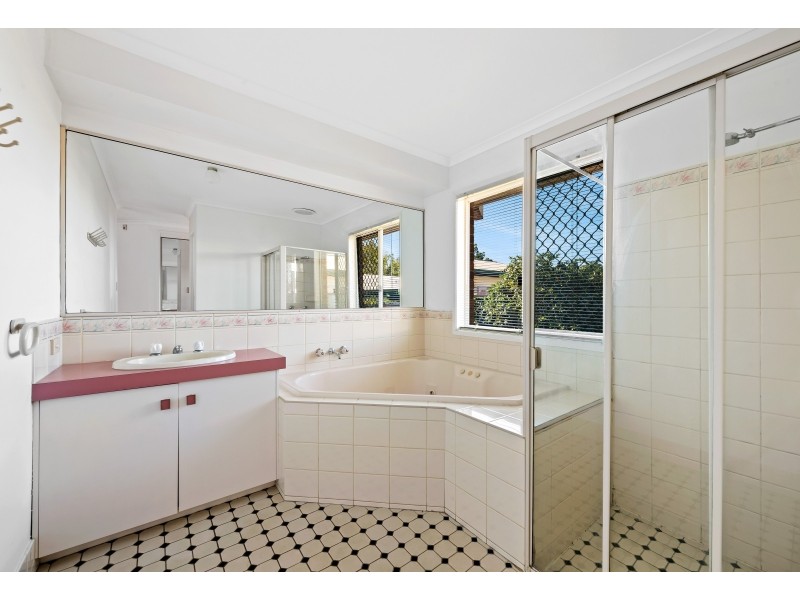 17 Heather Street, Kearneys Spring QLD 4350