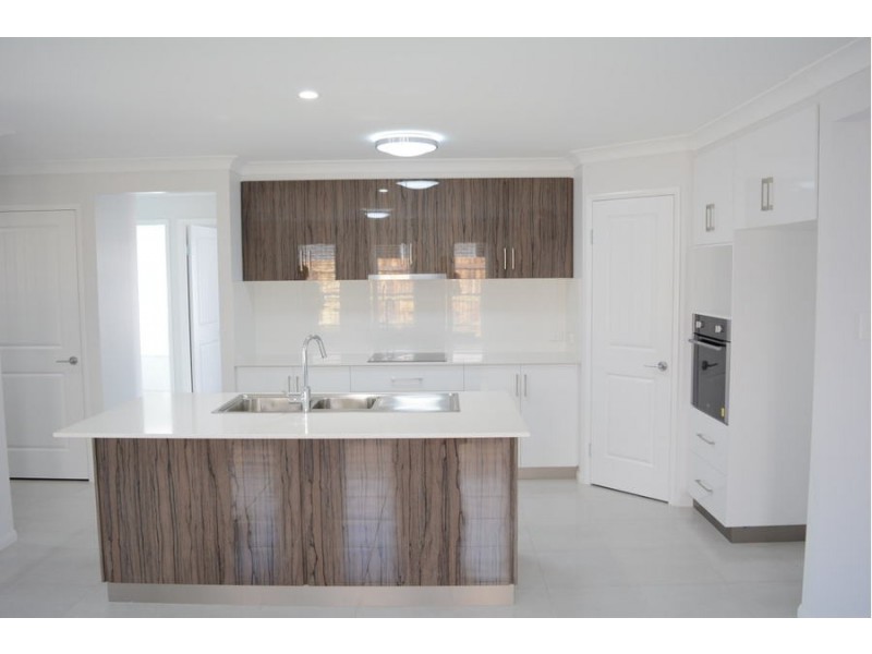 55 Entabeni Drive, Kearneys Spring QLD 4350