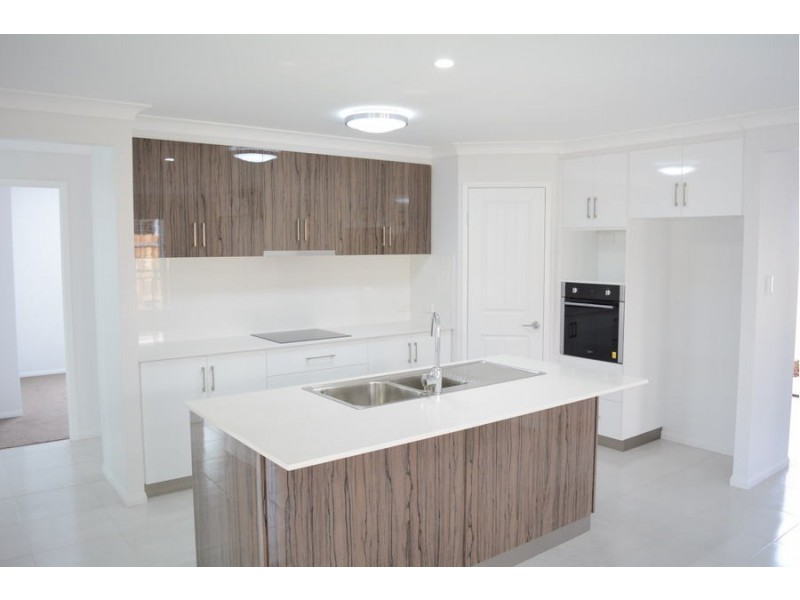 55 Entabeni Drive, Kearneys Spring QLD 4350
