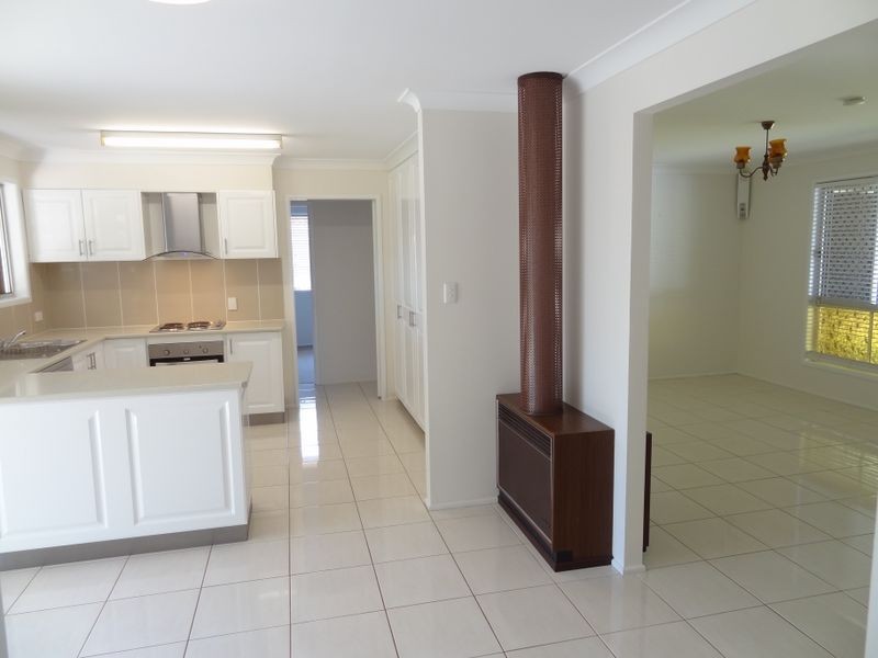 11 Jason Street, Blue Mountain Heights QLD 4350