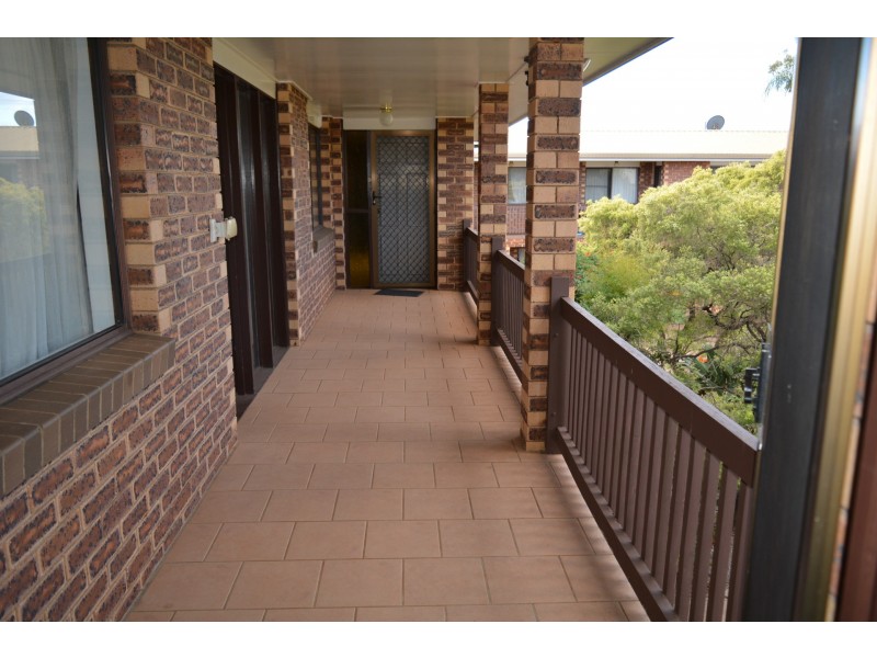 10/329 West Street, Harristown QLD 4350