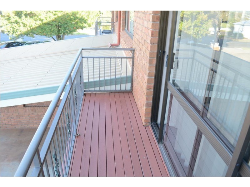 2/367 Margaret Street, Newtown QLD 4350