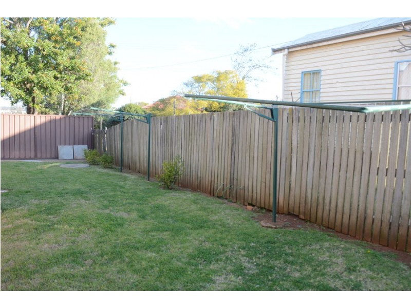2/367 Margaret Street, Newtown QLD 4350