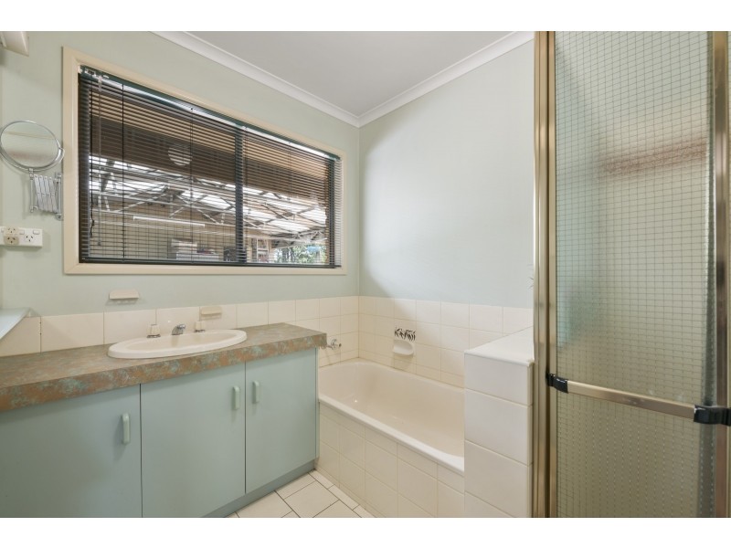 12 Esperanto Court, Kearneys Spring QLD 4350