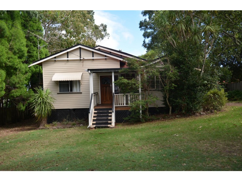 11 Mary Street, Mount Lofty QLD 4350