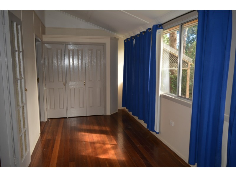 11 Mary Street, Mount Lofty QLD 4350