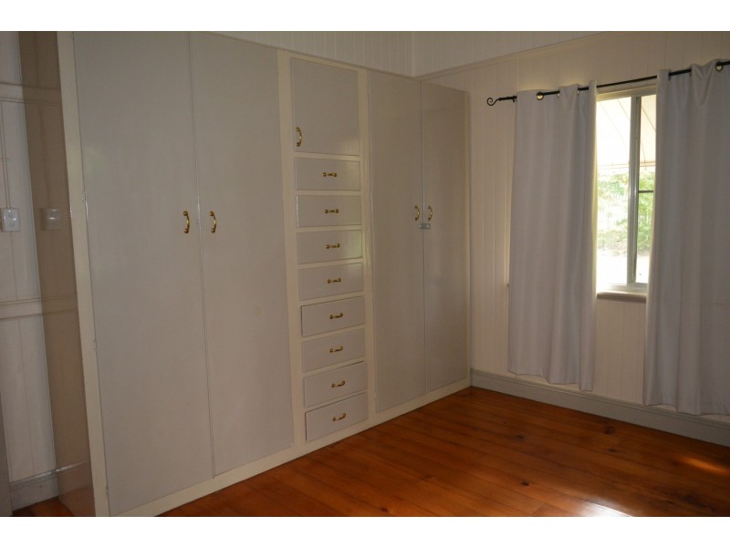 11 Mary Street, Mount Lofty QLD 4350