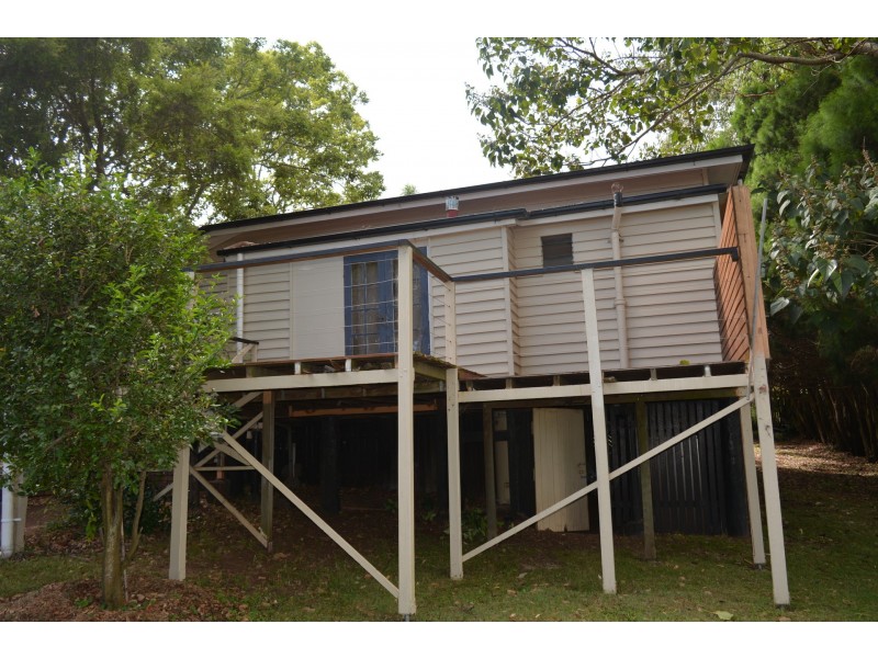 11 Mary Street, Mount Lofty QLD 4350