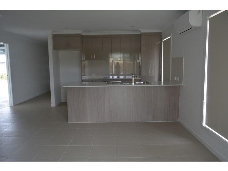 6 McInnes Street, Glenvale QLD 4350