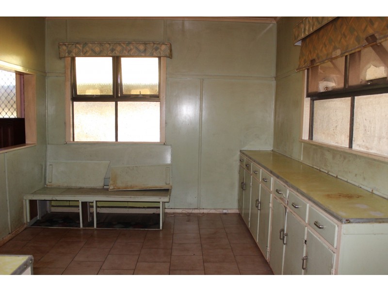 4 Stehn Street, Harristown QLD 4350