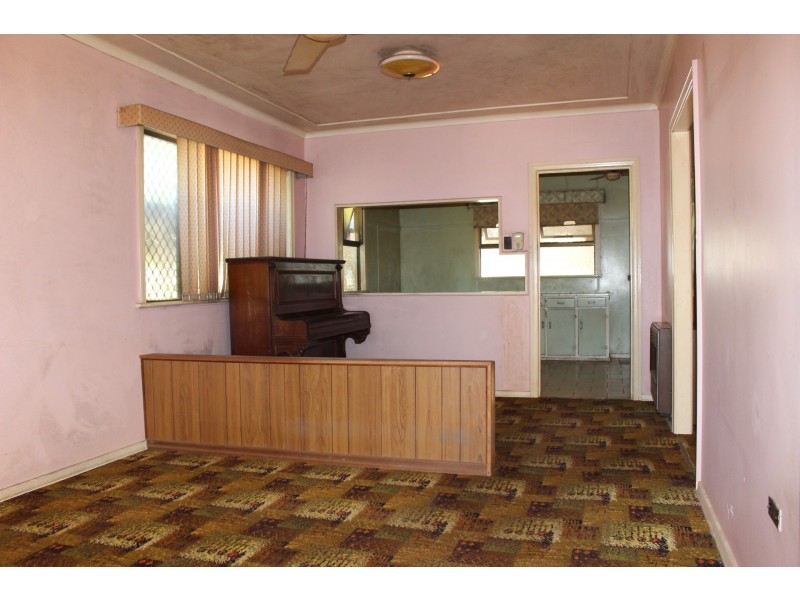 4 Stehn Street, Harristown QLD 4350