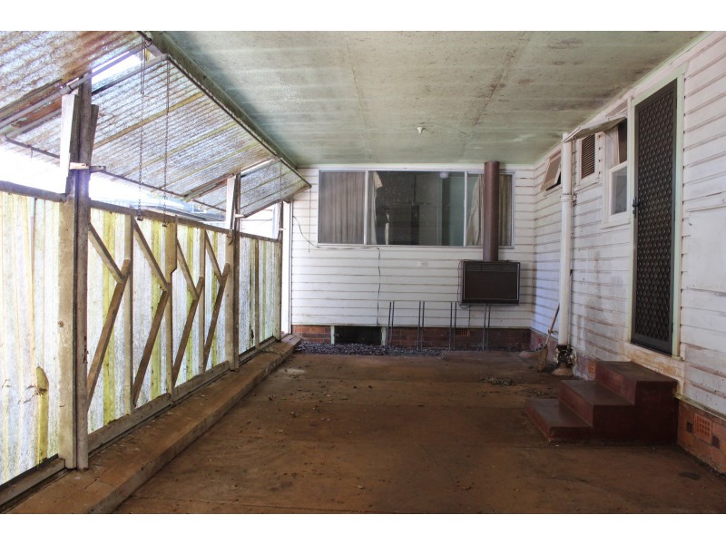 4 Stehn Street, Harristown QLD 4350