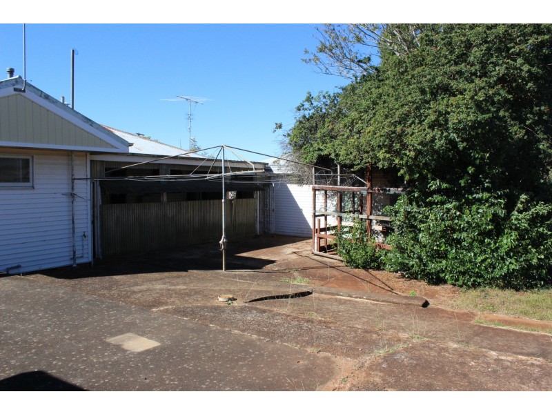 4 Stehn Street, Harristown QLD 4350