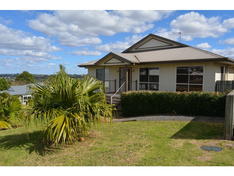 13 Dodson Crescent, Mount Kynoch QLD 4350