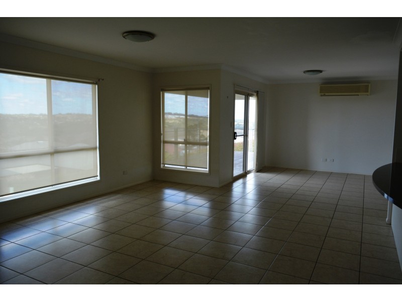 13 Dodson Crescent, Mount Kynoch QLD 4350