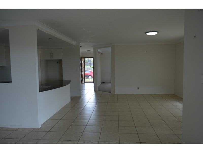 13 Dodson Crescent, Mount Kynoch QLD 4350