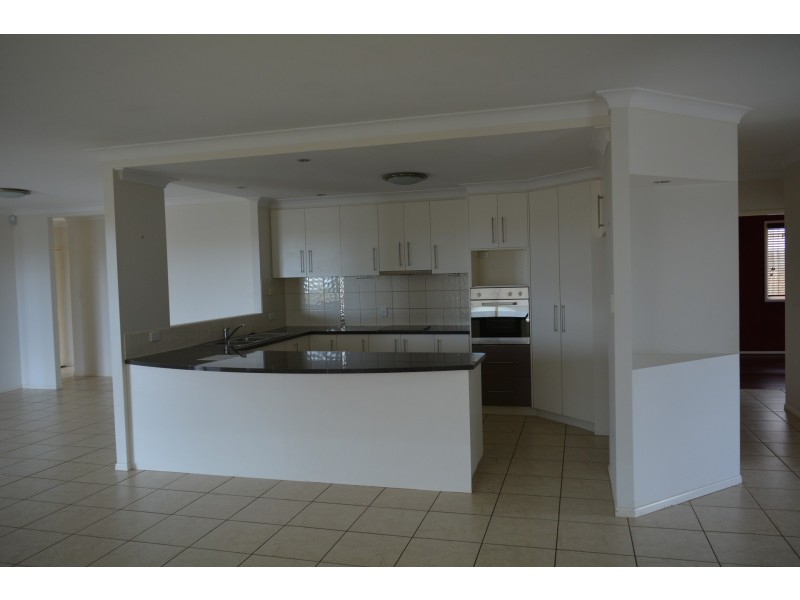 13 Dodson Crescent, Mount Kynoch QLD 4350