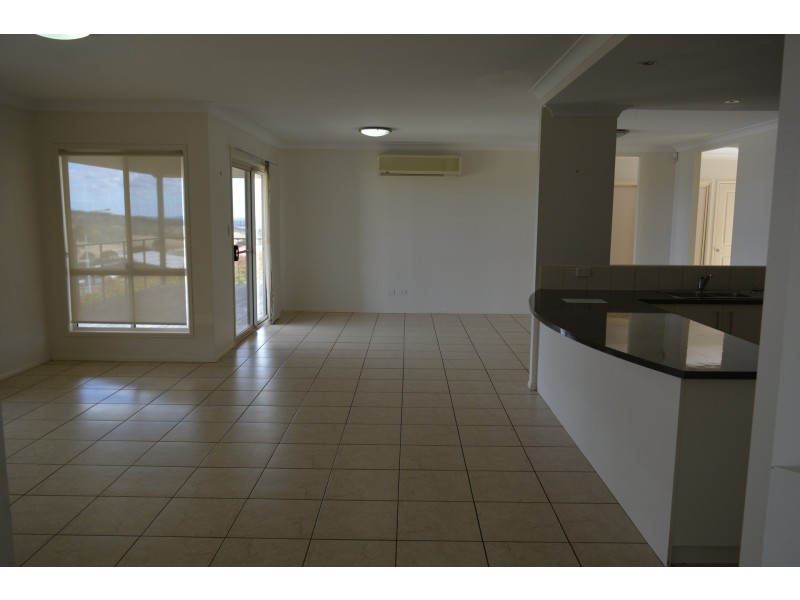 13 Dodson Crescent, Mount Kynoch QLD 4350