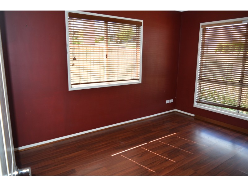 13 Dodson Crescent, Mount Kynoch QLD 4350