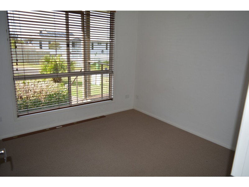 13 Dodson Crescent, Mount Kynoch QLD 4350