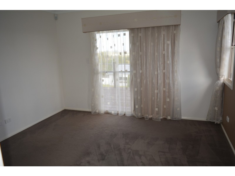 13 Dodson Crescent, Mount Kynoch QLD 4350