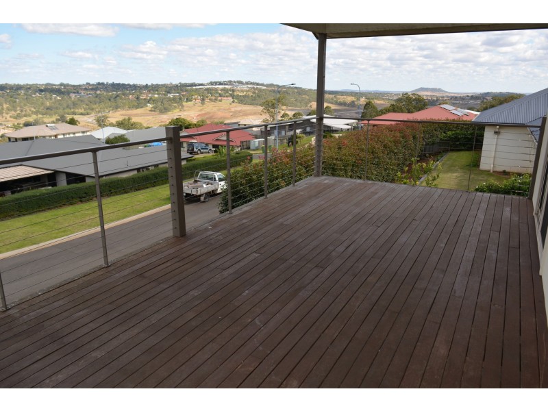 13 Dodson Crescent, Mount Kynoch QLD 4350